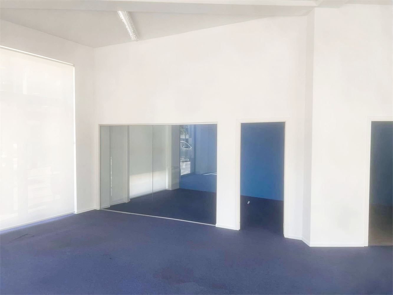 TOP GELEGEN COMMERCIEEL PAND HOEKLOCATIE foto 9