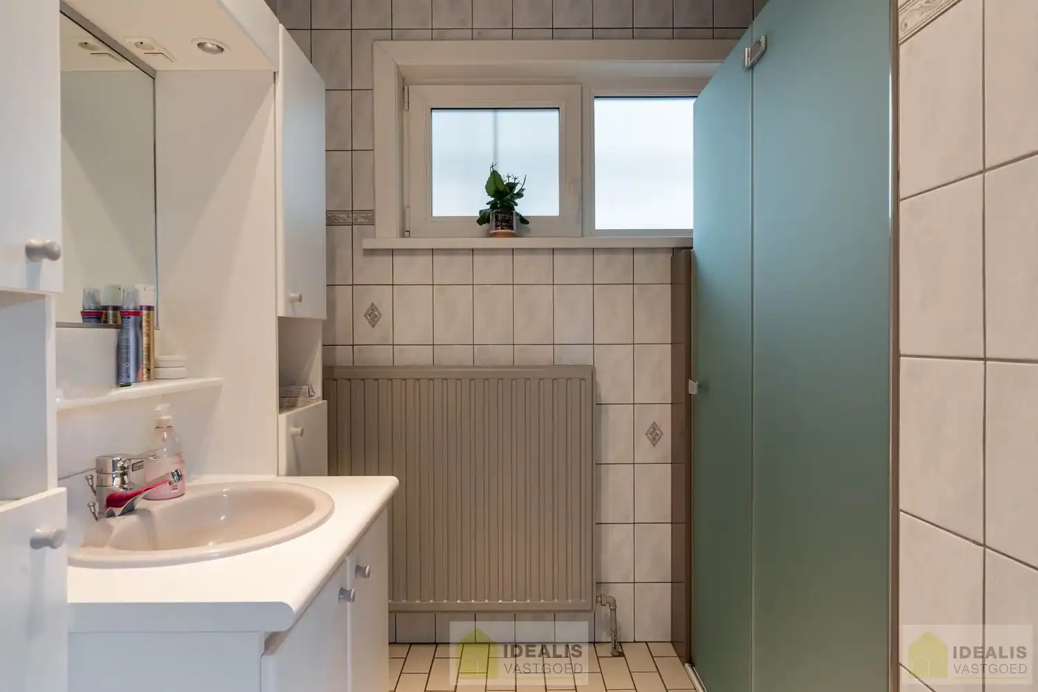 IDEALIS VASTGOED – PERFECT ONDERHOUDEN EN INSTAPKLARE GEZINSWONING MET 4 SLAAPKAMERS, 2 BADKAMERS EN EEN MOOIE WOONOPPERVLAKTE VAN +- 185M² OP EEN AANGENAAM EN RUSTIG GELEGEN PERCEEL VAN 6A 80CA OP GEGEERDE LOCATIE IN ACHEL! foto 13