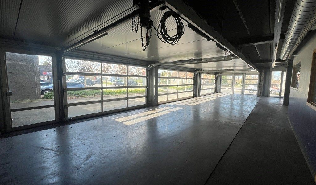 Commercieel gelegen magazijn met showroom te huur in Wetteren foto 9