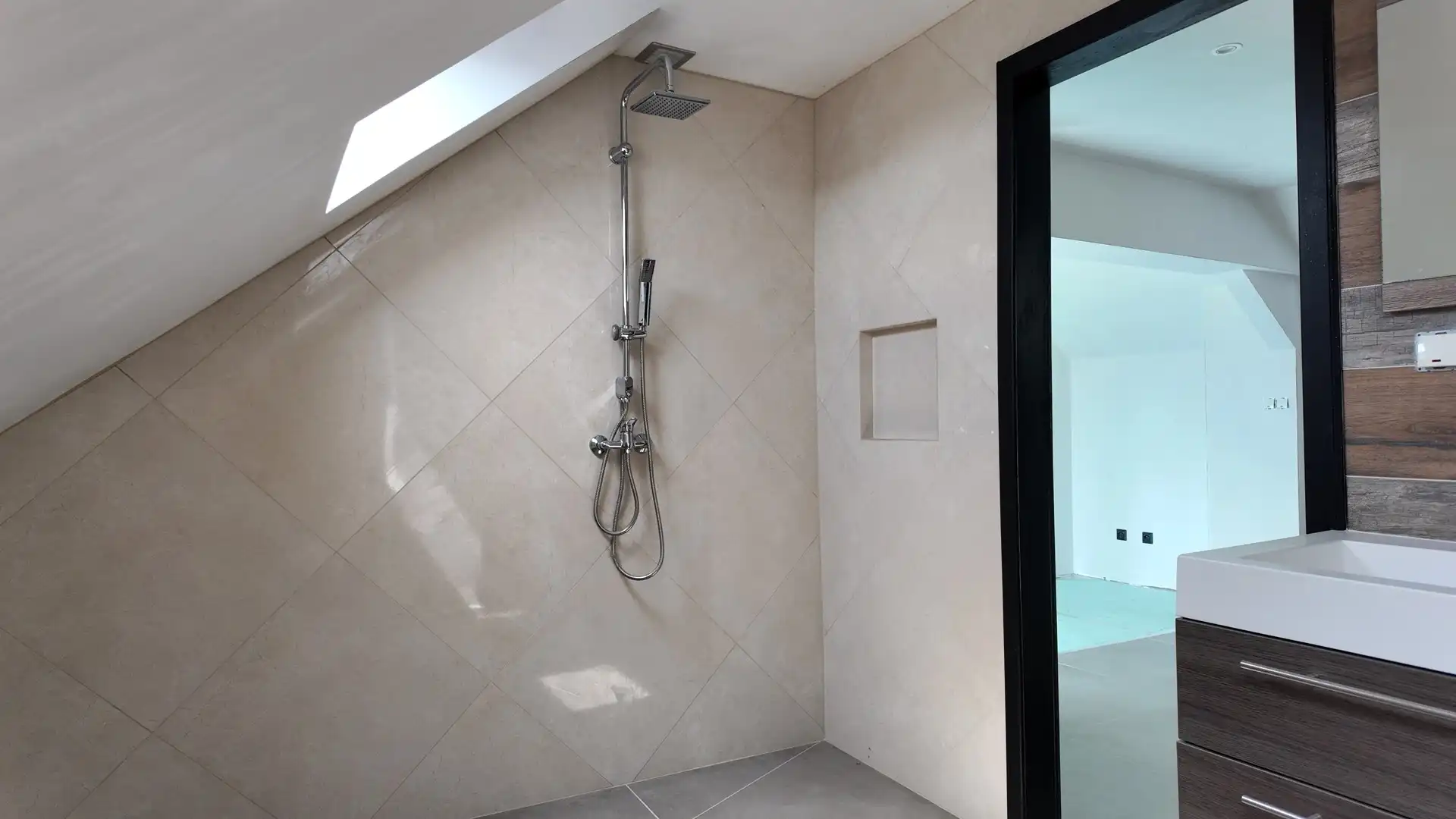 TE KOOP: HANDELSHUIS TE DILSEN-STOKKEM foto 13