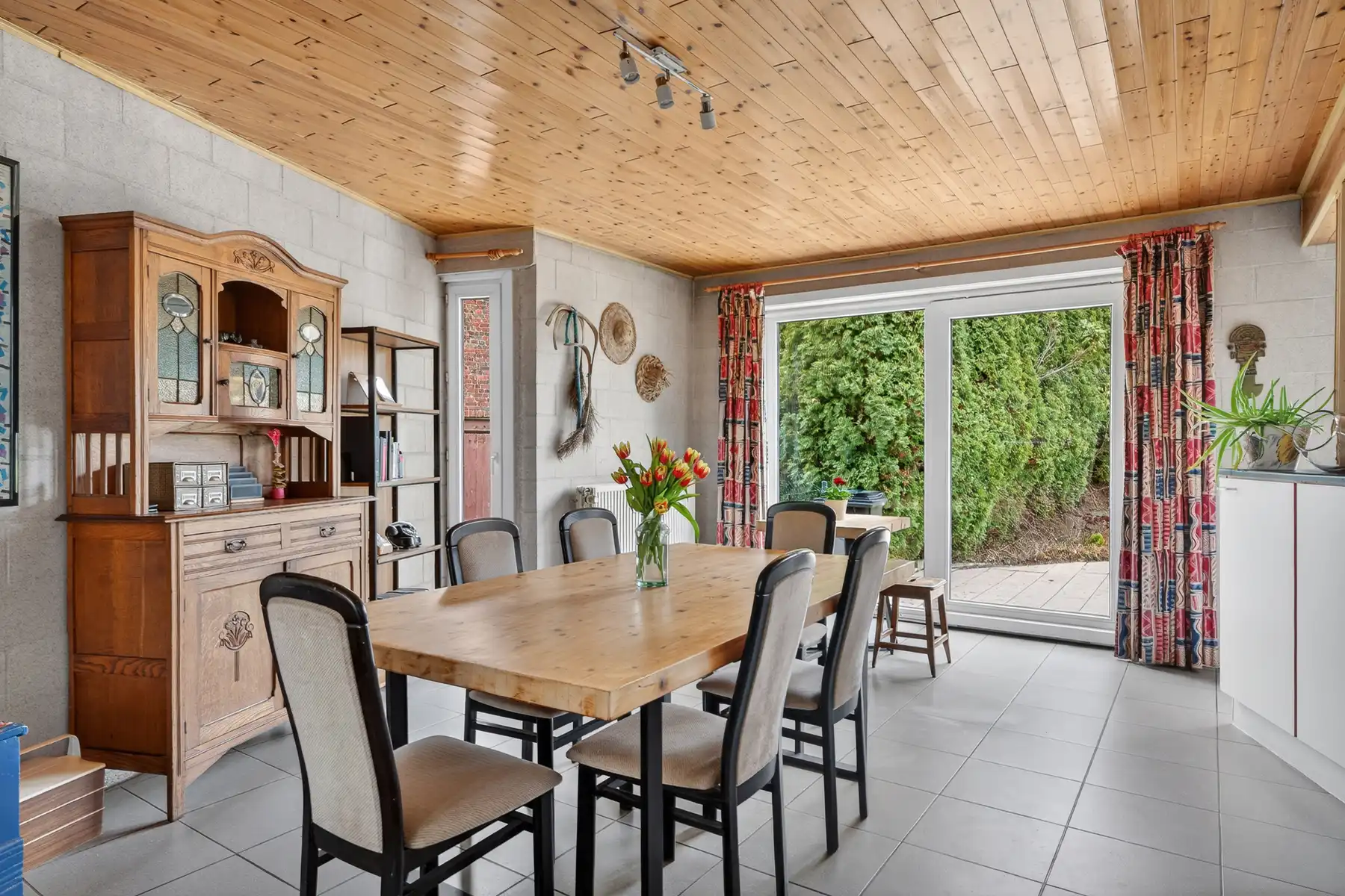 Ruime bel-étage met 4 slaapkamers en groen uitzicht foto 6