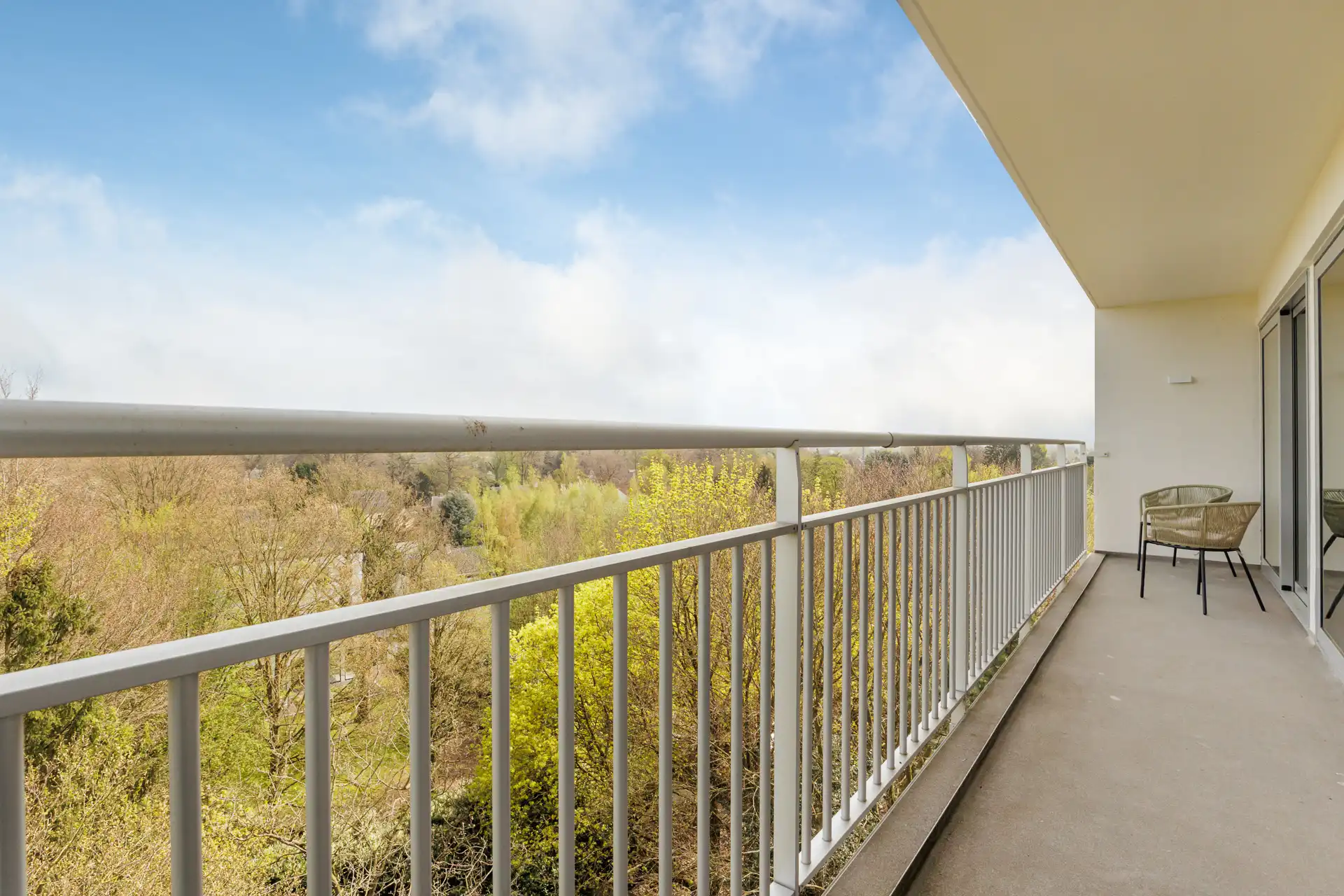 Lichtrijk en luxueus gerenoveerd met panoramisch groenzicht foto 16