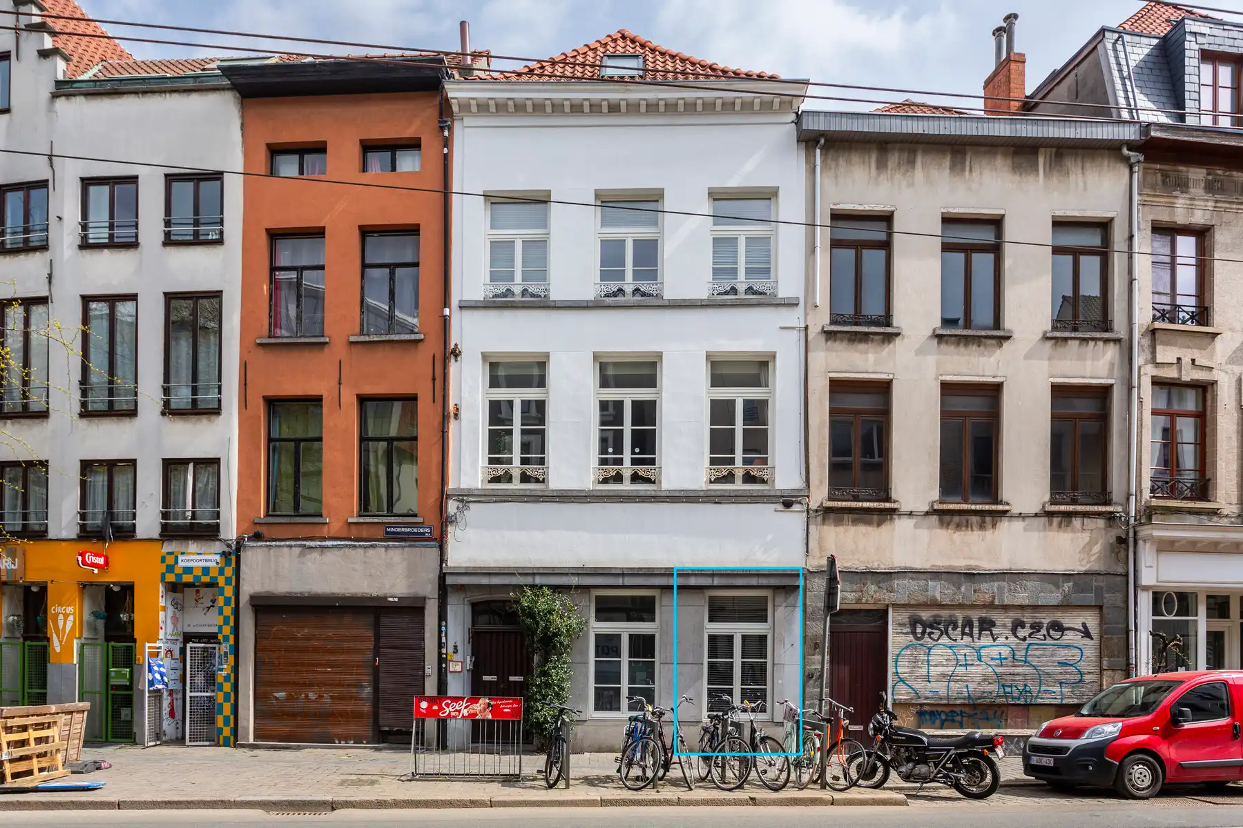 Gelijkvloers appartement met terras nabij historisch centrum foto 11