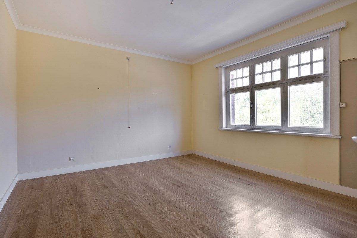 Te renoveren karaktervolle herenwoning op een prachtig perceel van 56 are. foto 12