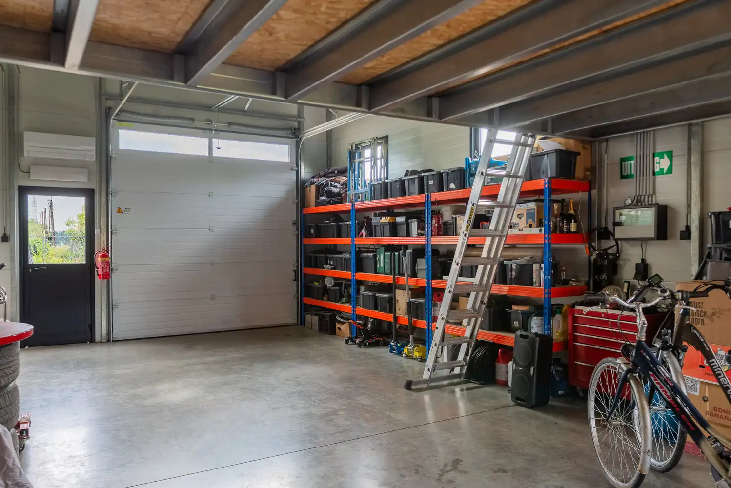 Halfopen woning op een perceel van 532 m² met ruime garage/werkplaats foto 27