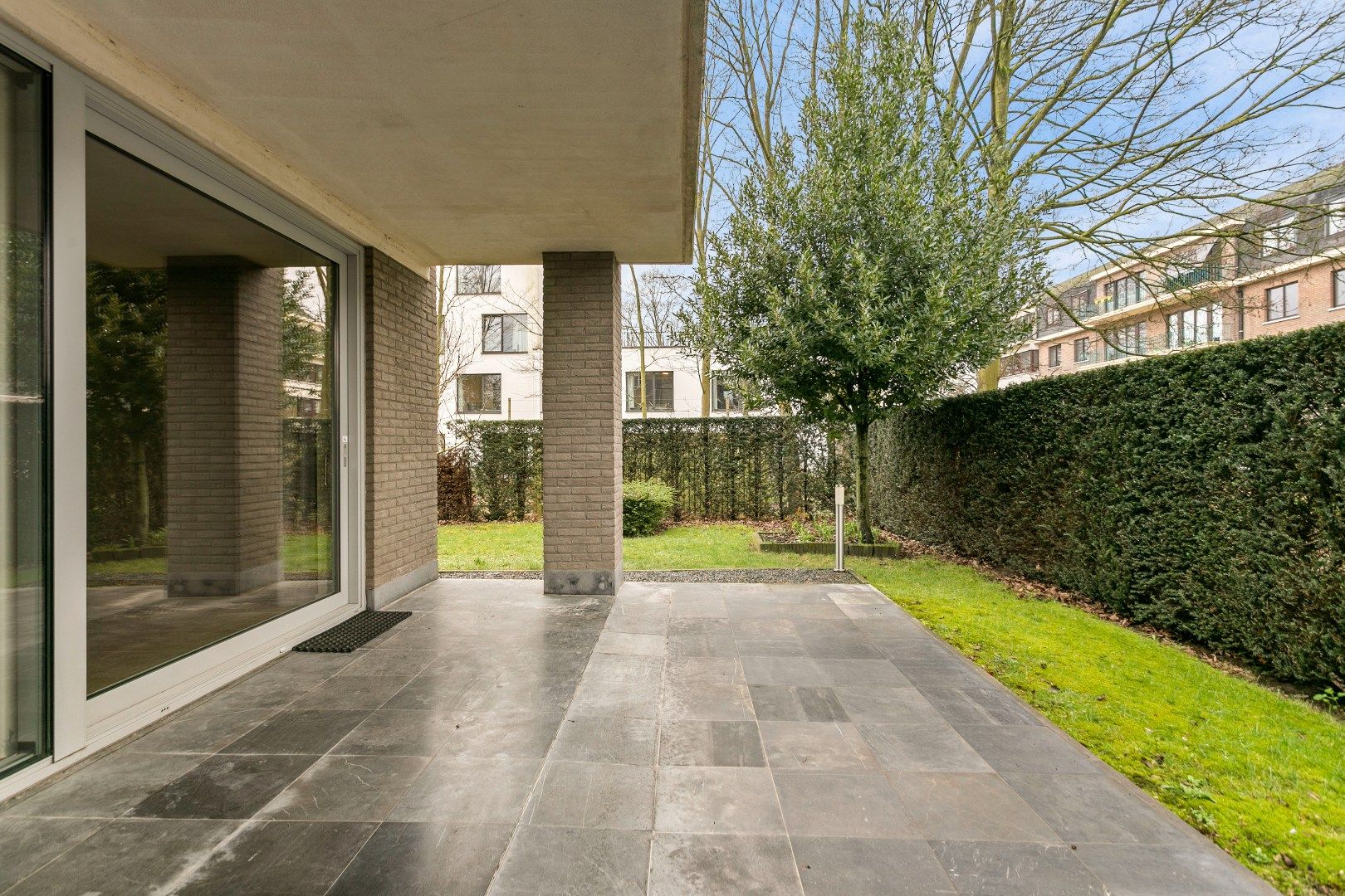 Prachtig gelijkvloers  3 slaapkamer appartement met tuin van 389m2 foto 11