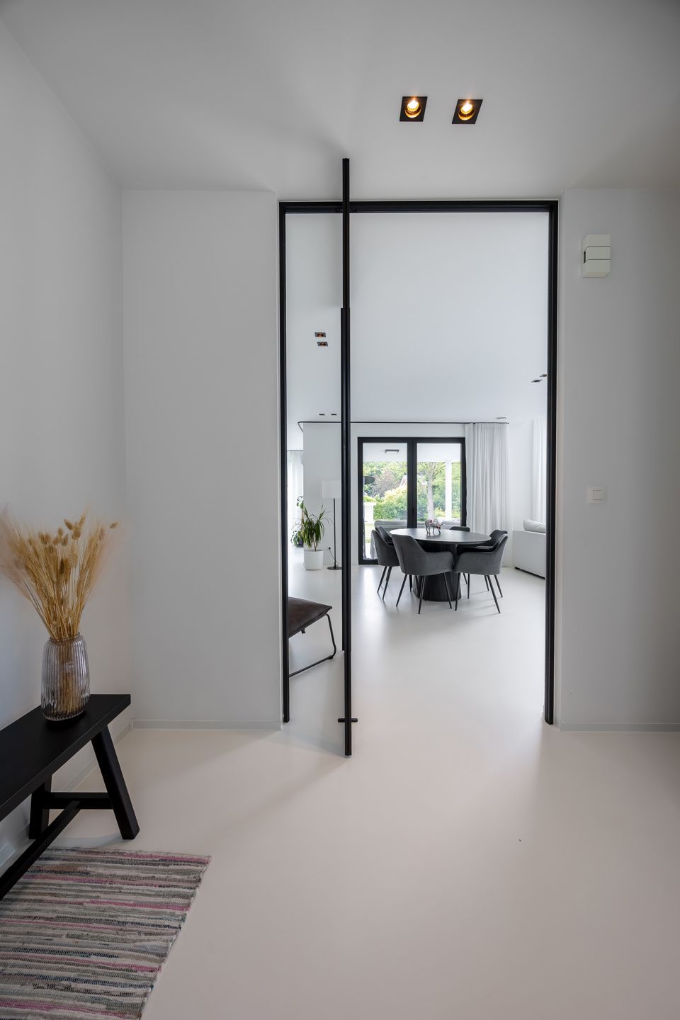 Moderne, recente villa met grote tuin en veel lichtinval foto 10