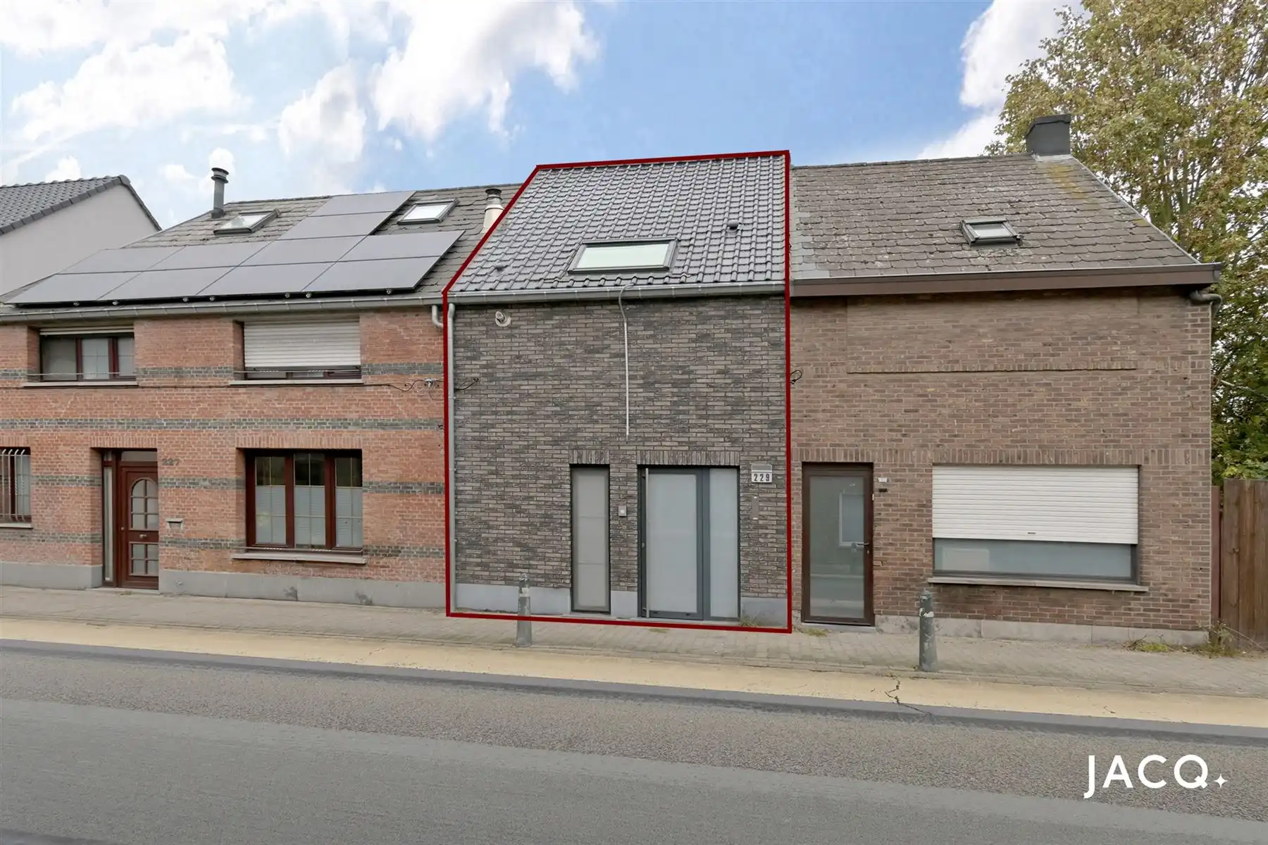 Gerenoveerde woning met 2slpk's, ruim terras en garage! foto 24