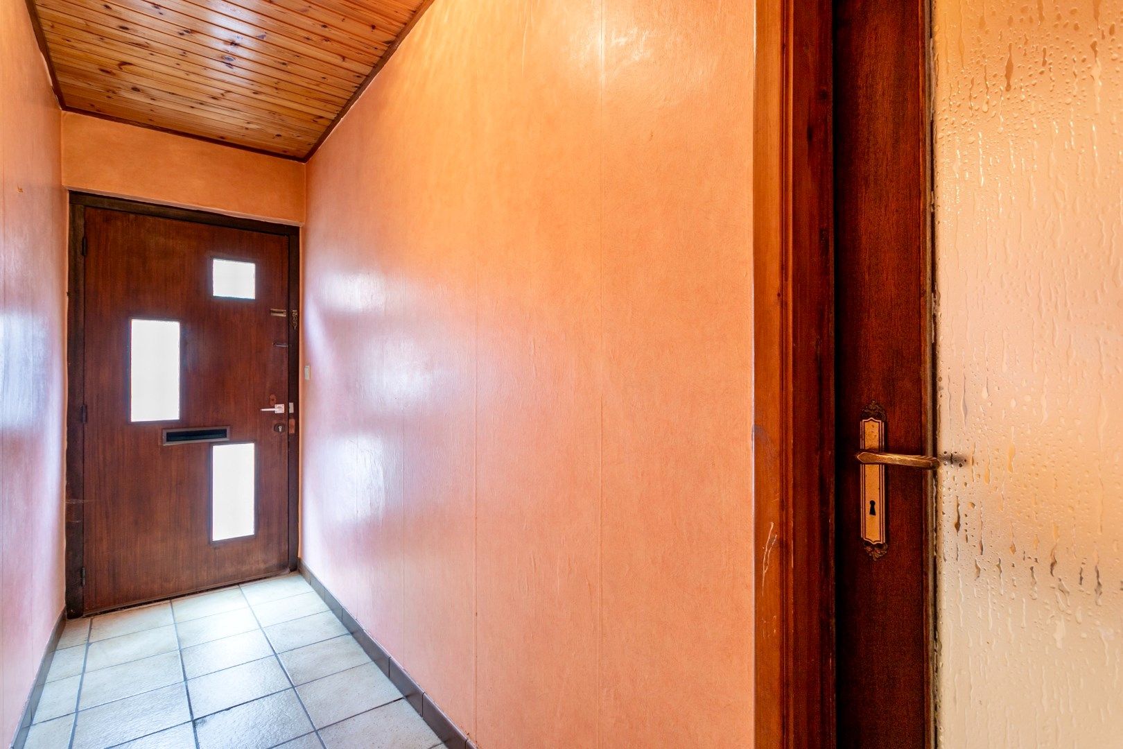 Te renoveren woning met veel potentieel foto 2