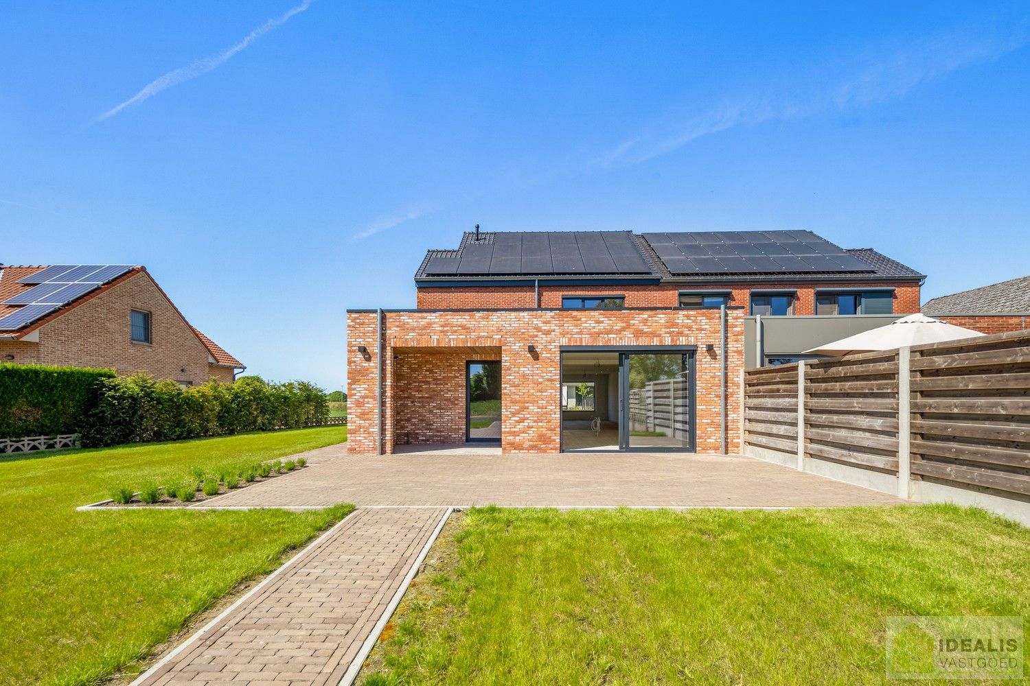 IDEALIS VASTGOED – Schitterend volledig vernieuwde woning (+- 220m²) met een heerlijke open leefruimte, 3 ruime slaapkamers, luxueuze badkamer, ruime wasplaats op een fijn zuid georiënteerd perceel! Dit heerlijke huis bevindt zich op een knap perceel van 8a 69ca in een heerlijk rustige en groene omgeving! - EEN MUST VISIT! - foto 27