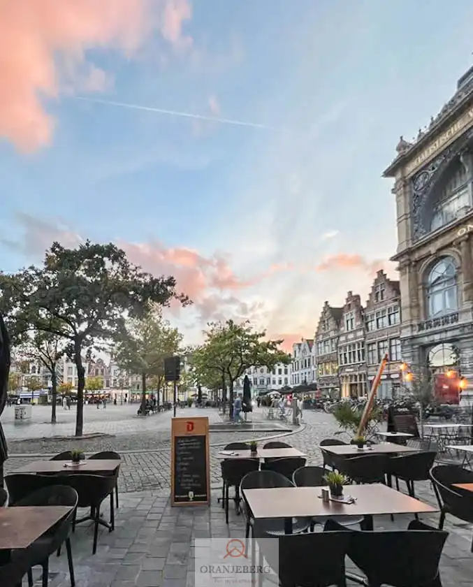 Handelspand in historisch gebouw aan de Vrijdagmarkt foto 25