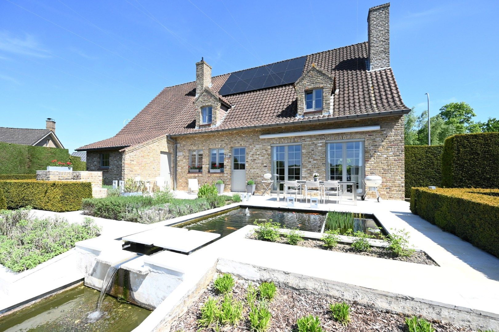 KWALITATIEF AFGEWERKTE VILLA IN RUSTIGE WIJK MET EPC B (172), 4 SLPKS, DUBBELE GARAGE EN 325M² BEW. OPP. foto 7