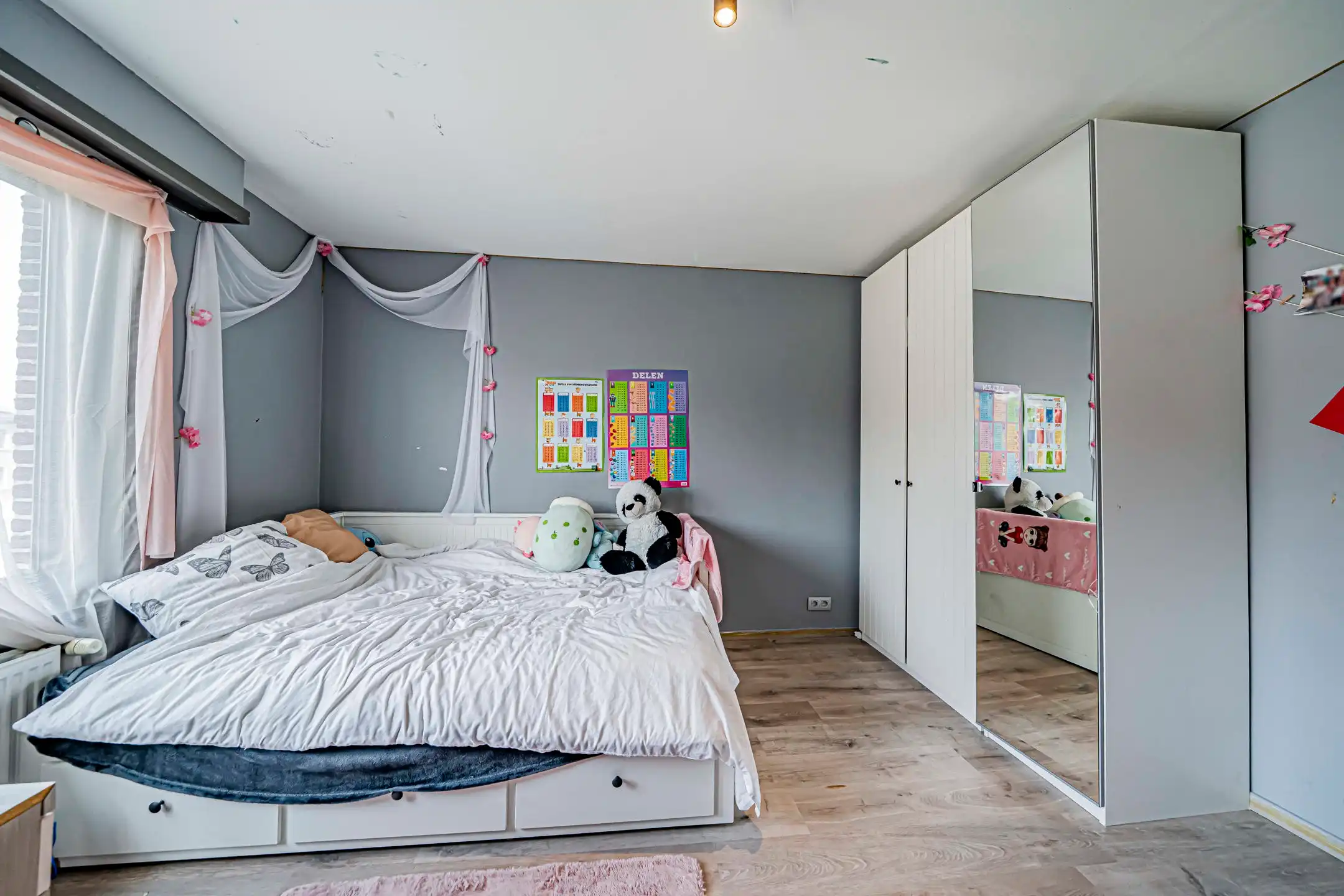 Toffe dorpswoning met 4 slaapkamers en zongerichte tuin foto 16