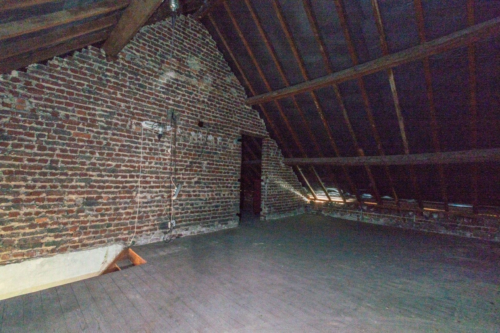 Ruime woning te renoveren met 4 slaapkamers ! foto 21