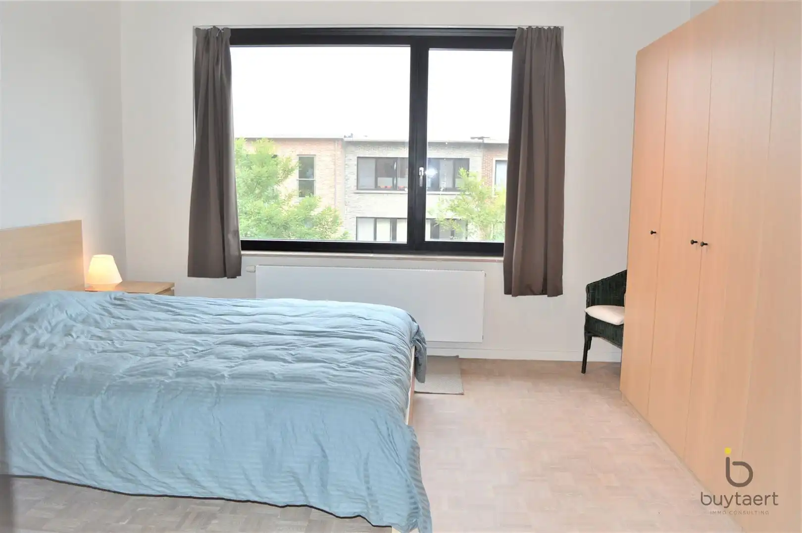 Instapklaar drie slaapkamer appartement met terras in een rustige wijk dicht bij invalswegen. foto 8