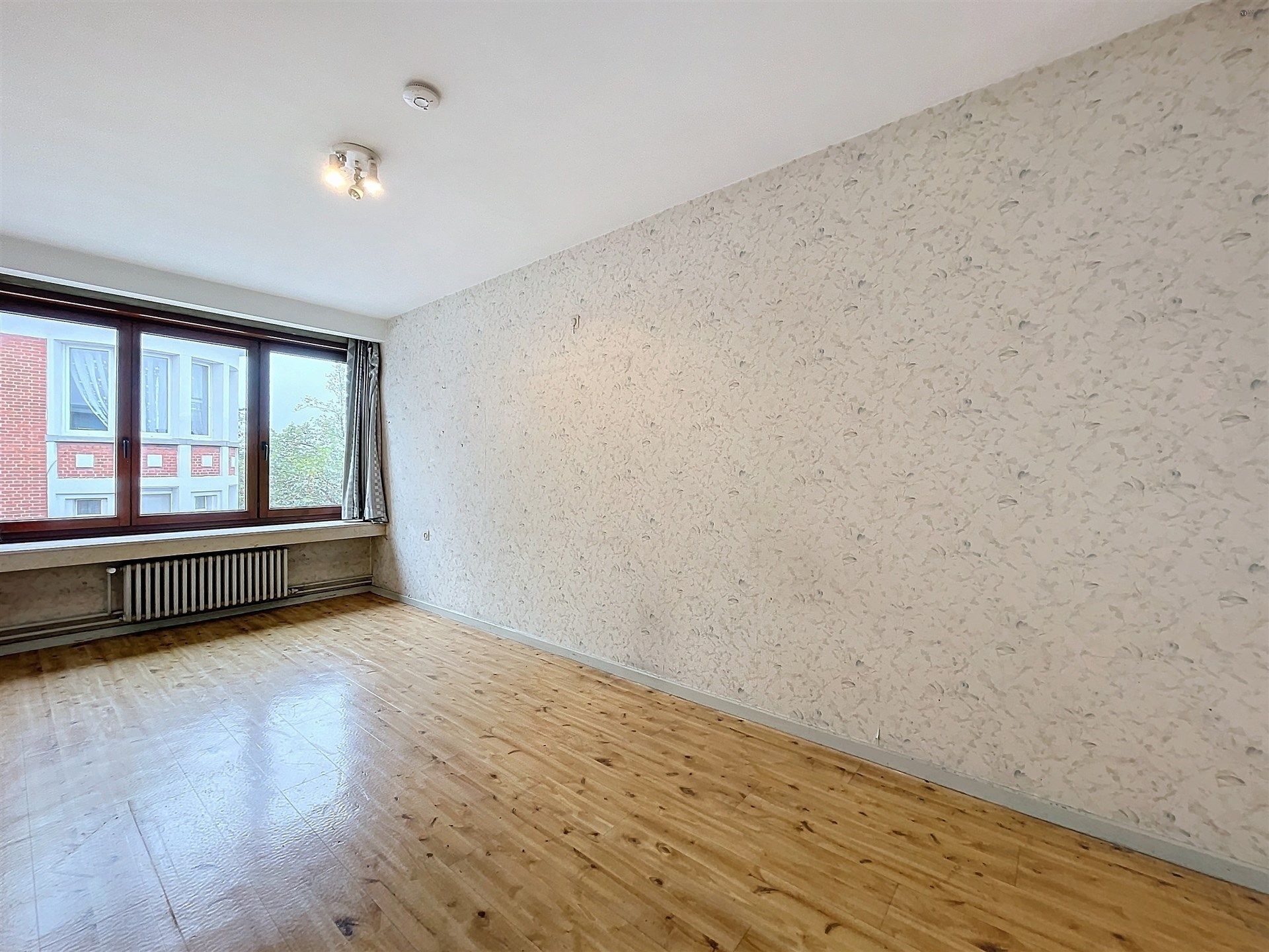 Riant huis (426m²) met 6 slaapkamers en dubbele garage nabij het centrum. foto 15