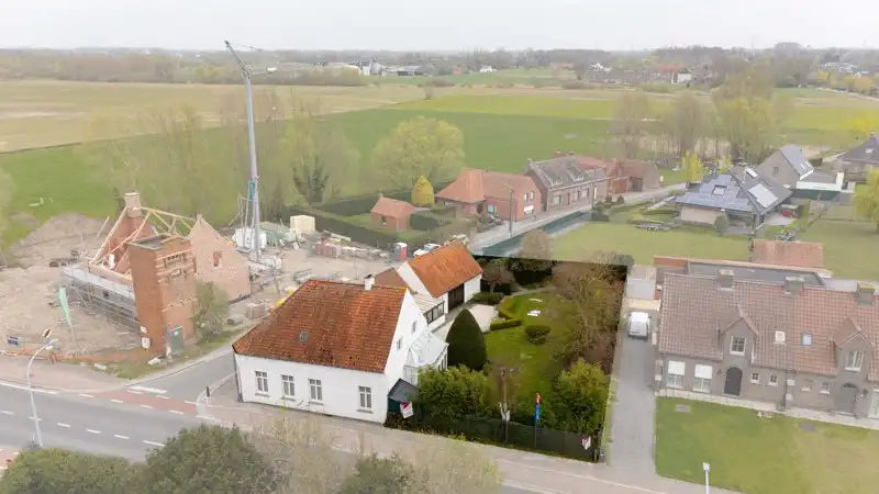 Hoekperceel van 834 m² met karakterwoning en ontwikkelingspotentieel te Olsene (Zulte). foto 5