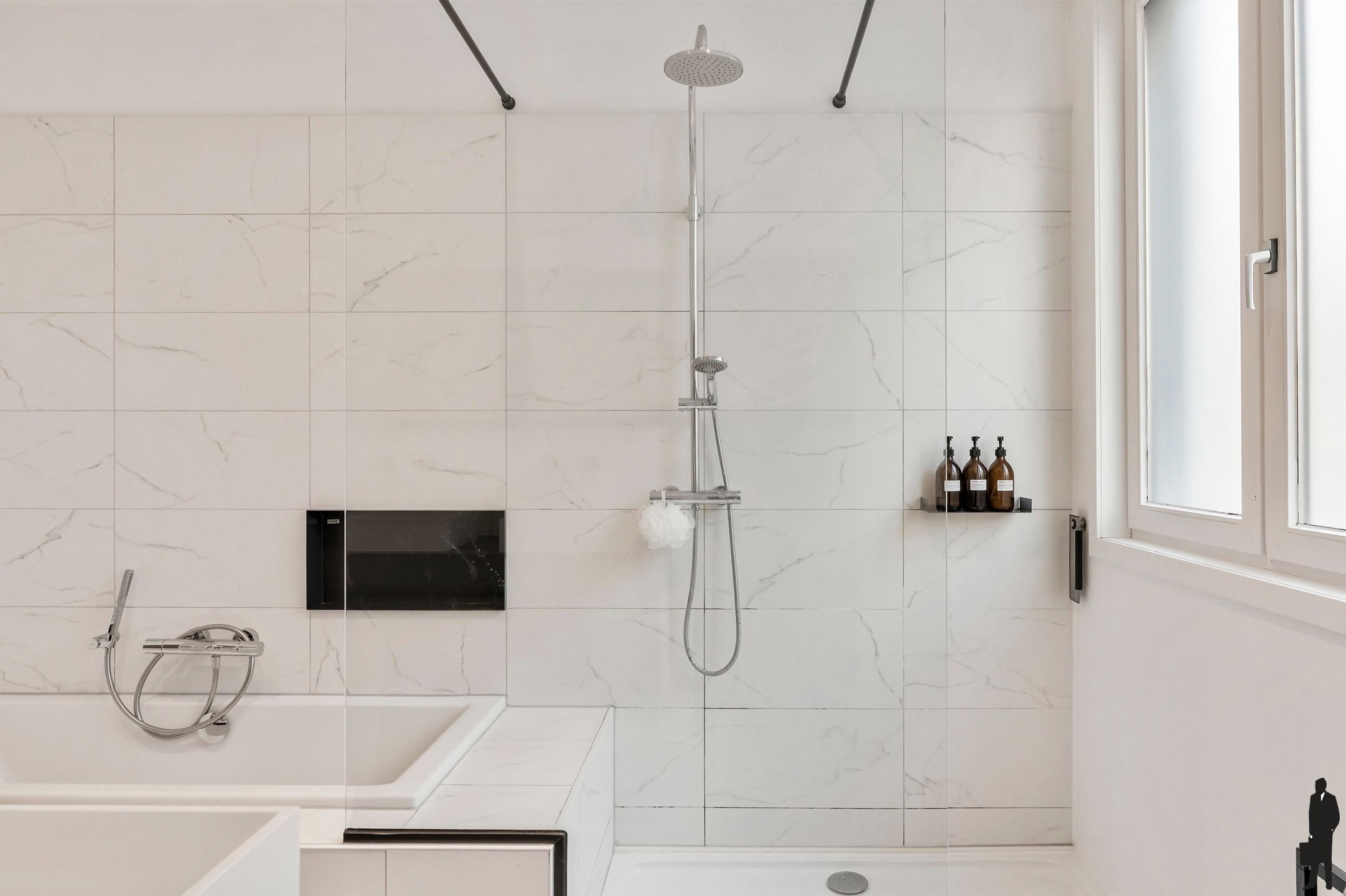 Instapklaar ruim gelijkvloers appartement in hartje Zurenborg foto 12