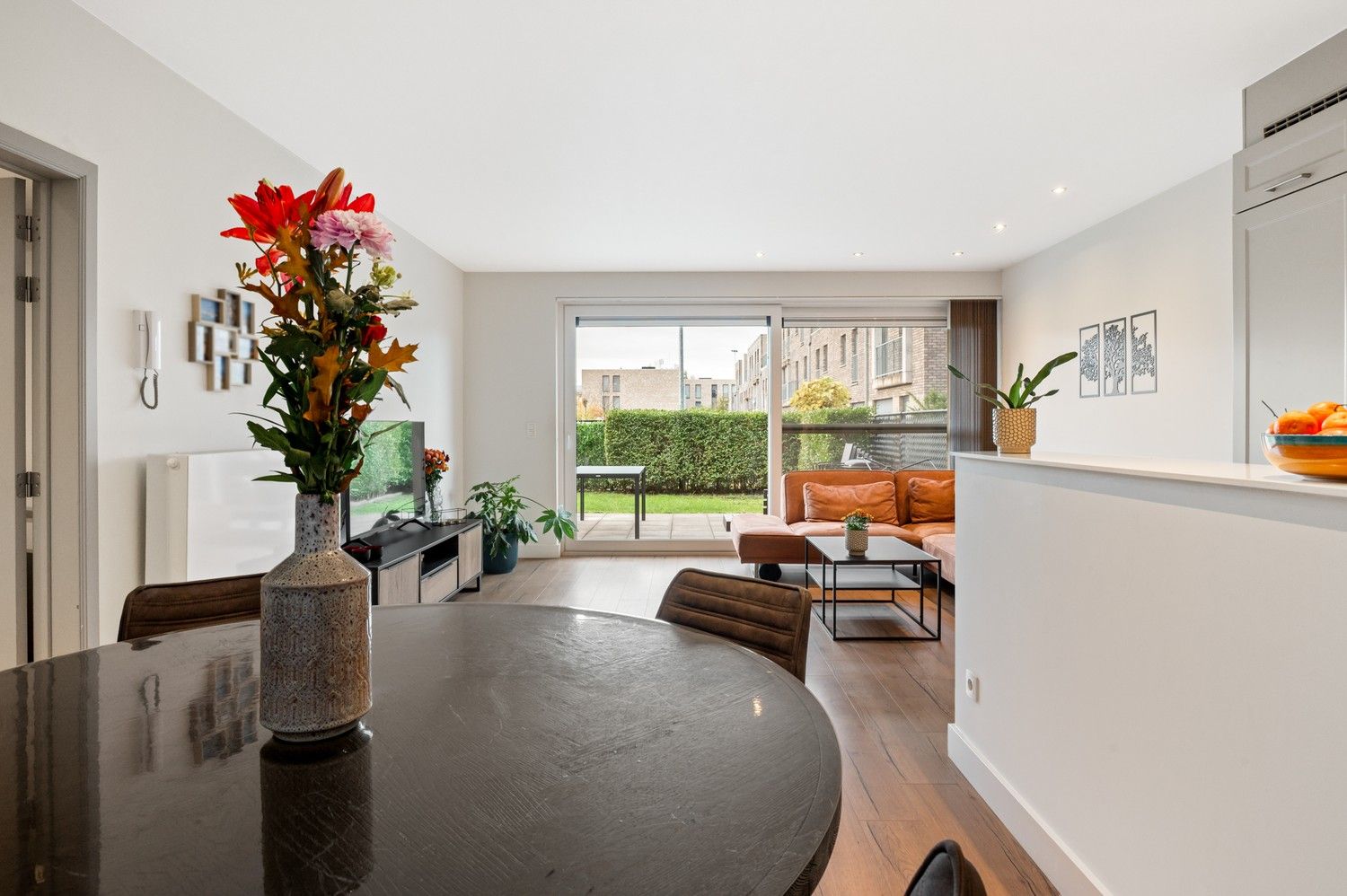 Recent gelijkvloers appartement met 2 slpks, grote tuin & autostaanplaats in Schoten! foto 4