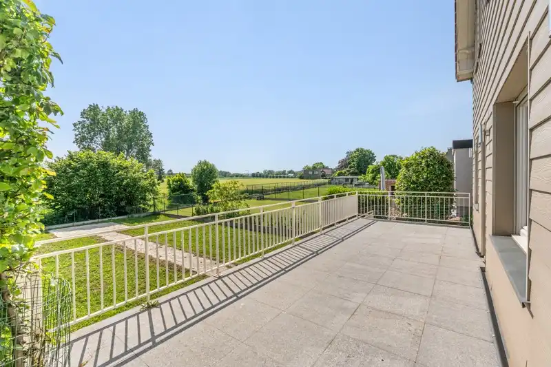 Stijlvolle, landelijke woning met 3 slaapkamers, garage en tuin foto 12