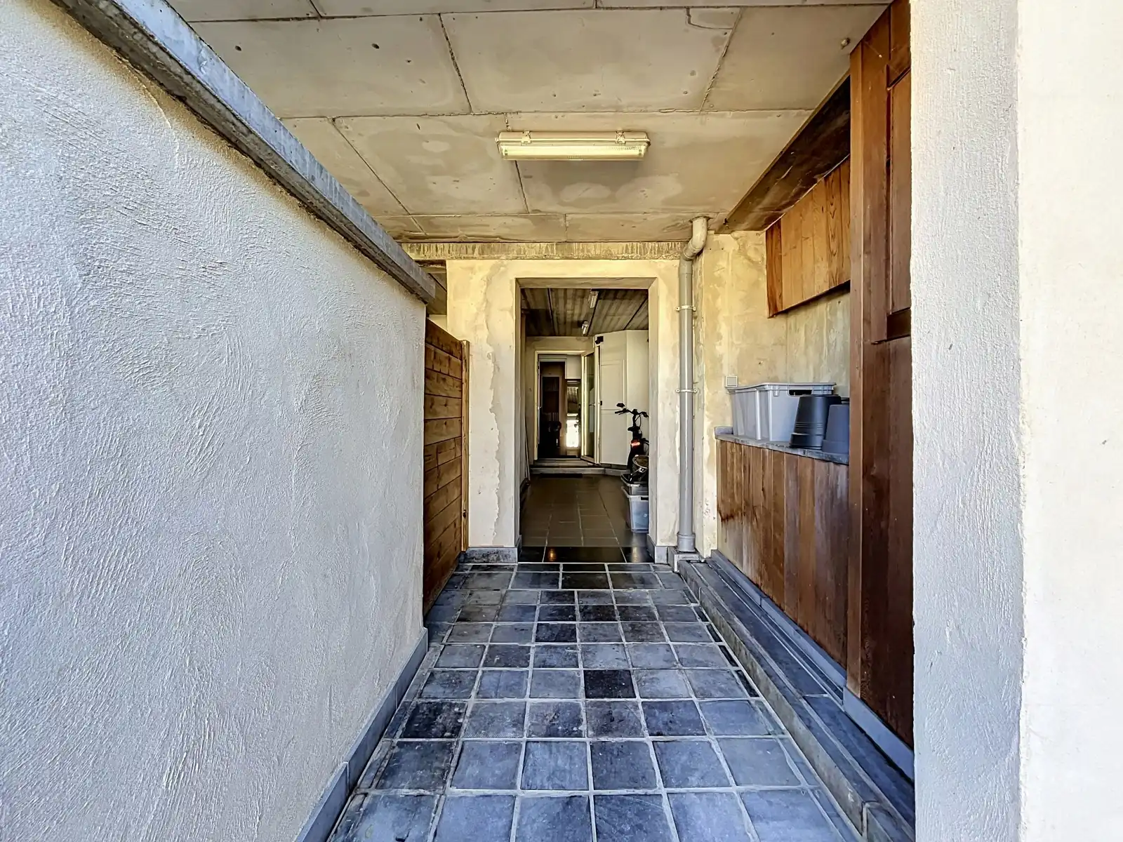 Instapklaar duplexappartement met ruim terras en parking! foto 3