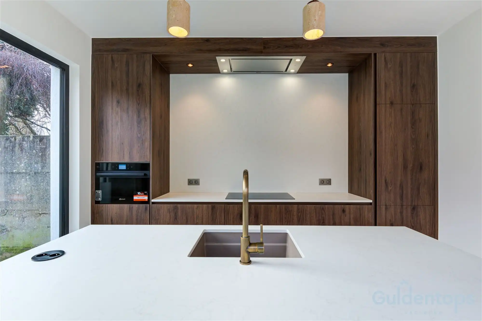 knappe, vernieuwde gezinswoning met tuin in hartje Berchem foto 10