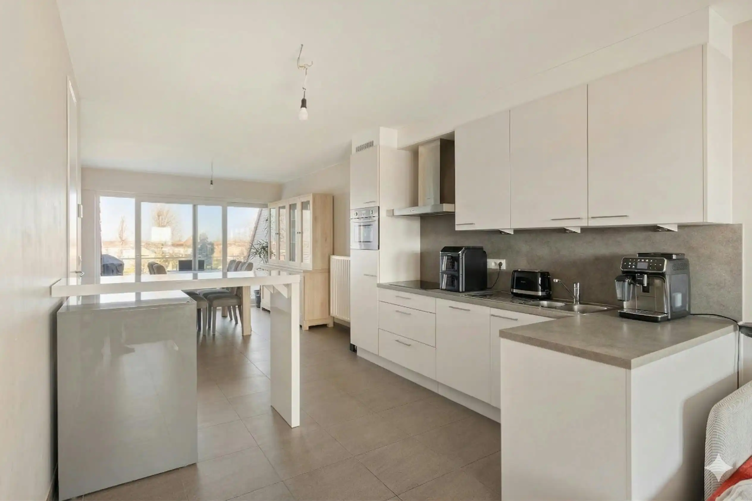 Lichtrijk appartement met 2 slaapkamers en twee terrassen. foto 4