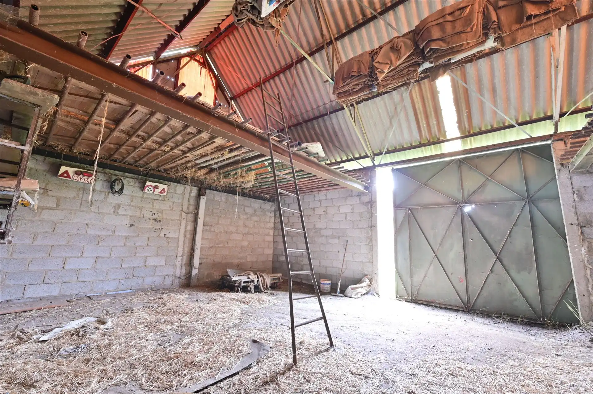 Te renoveren hoeve op rustige locatie foto 25
