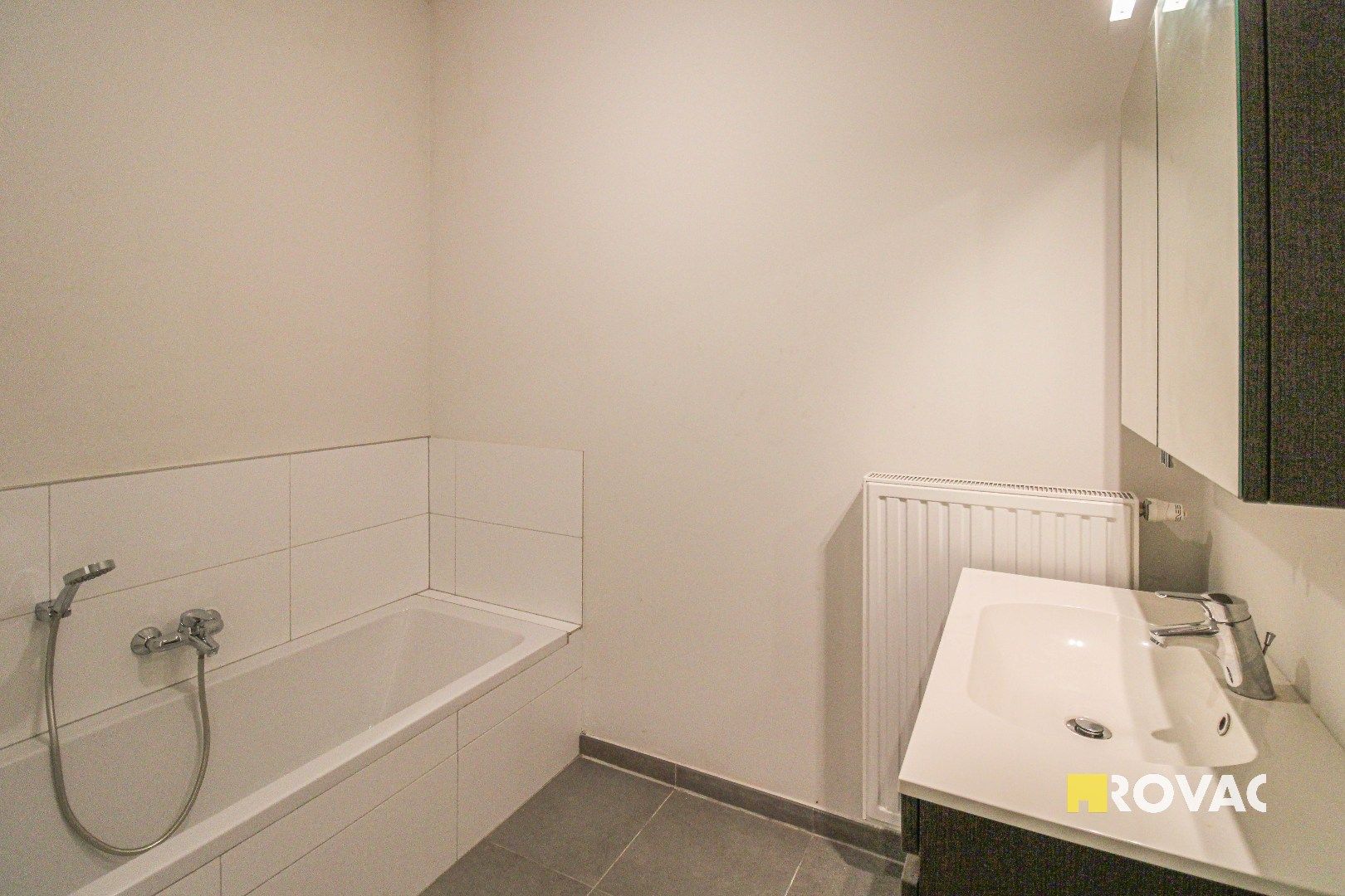 Centraal gelegen gelijkvloers nieuwbouwappartement! foto 8