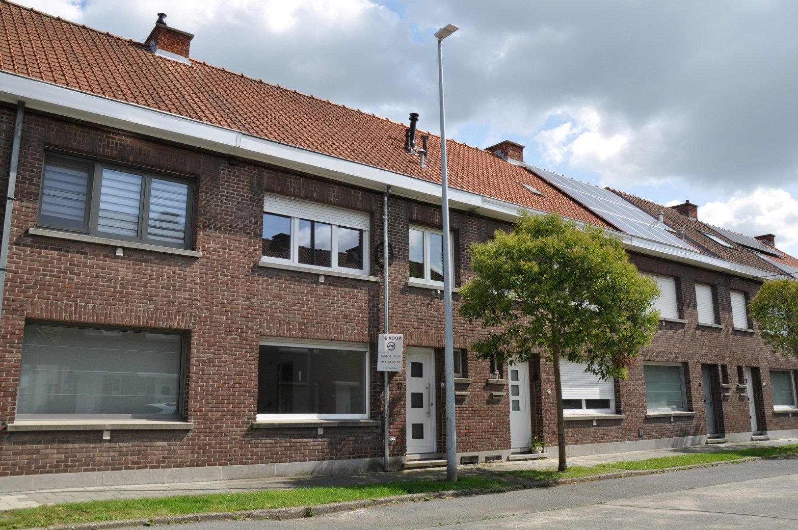 Gedeeltelijk gerenoveerde woning met twee slaapkamers en tuin in rustige buurt.   foto 2