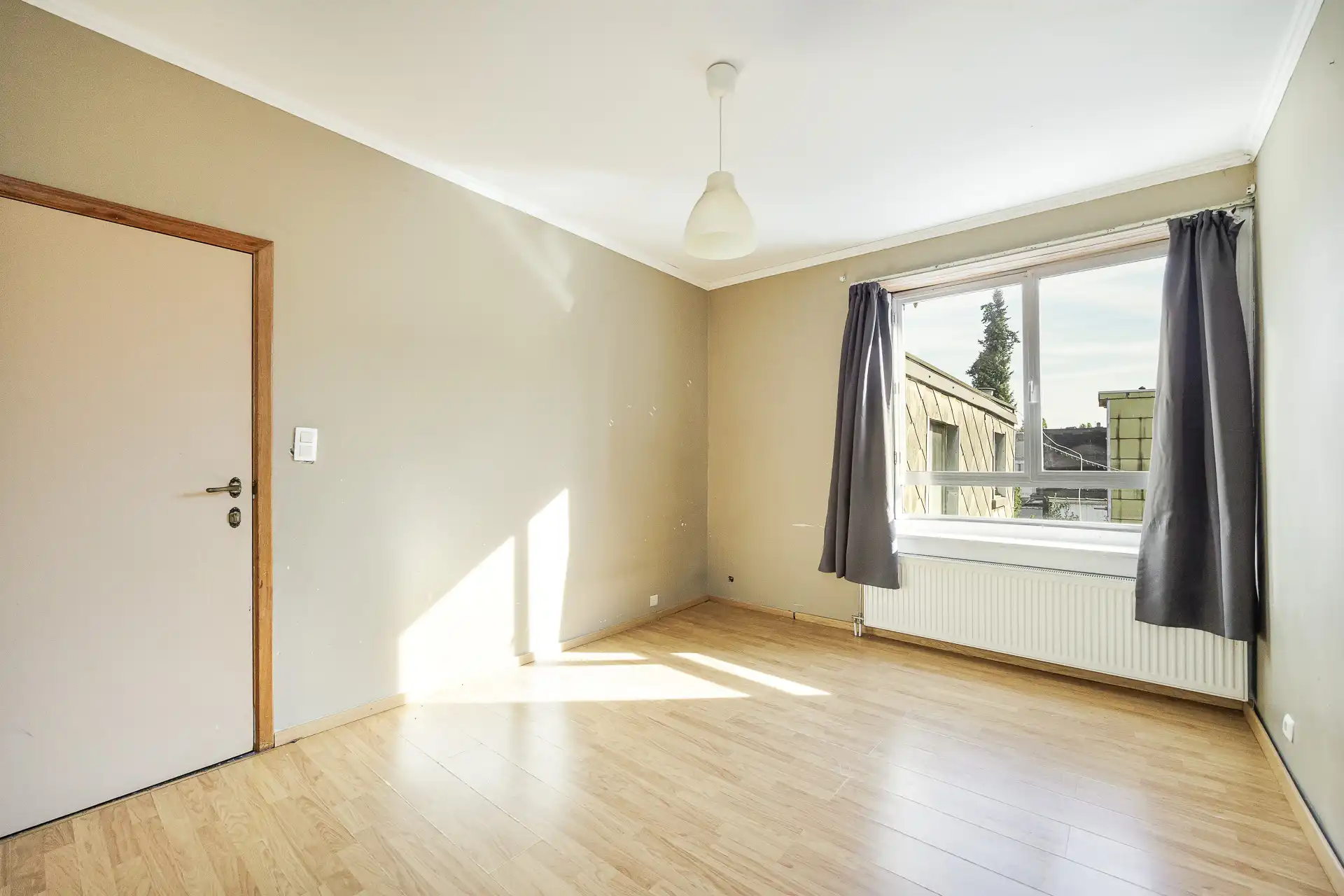 Ruime stadswoning met 6 slpk's, 3 badkamers en stadskoer. foto 17