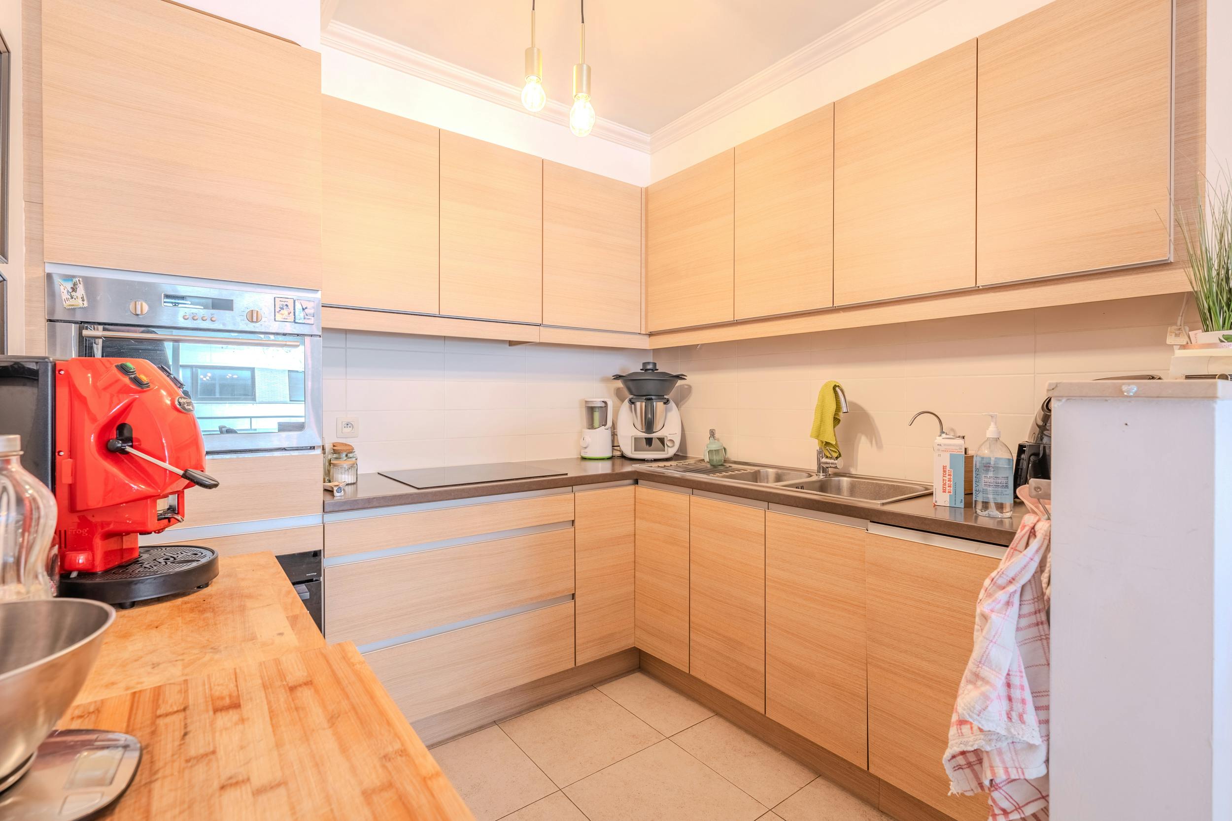 Instapklaar 2-slaapkamerappartement met terras in Oostende foto 4