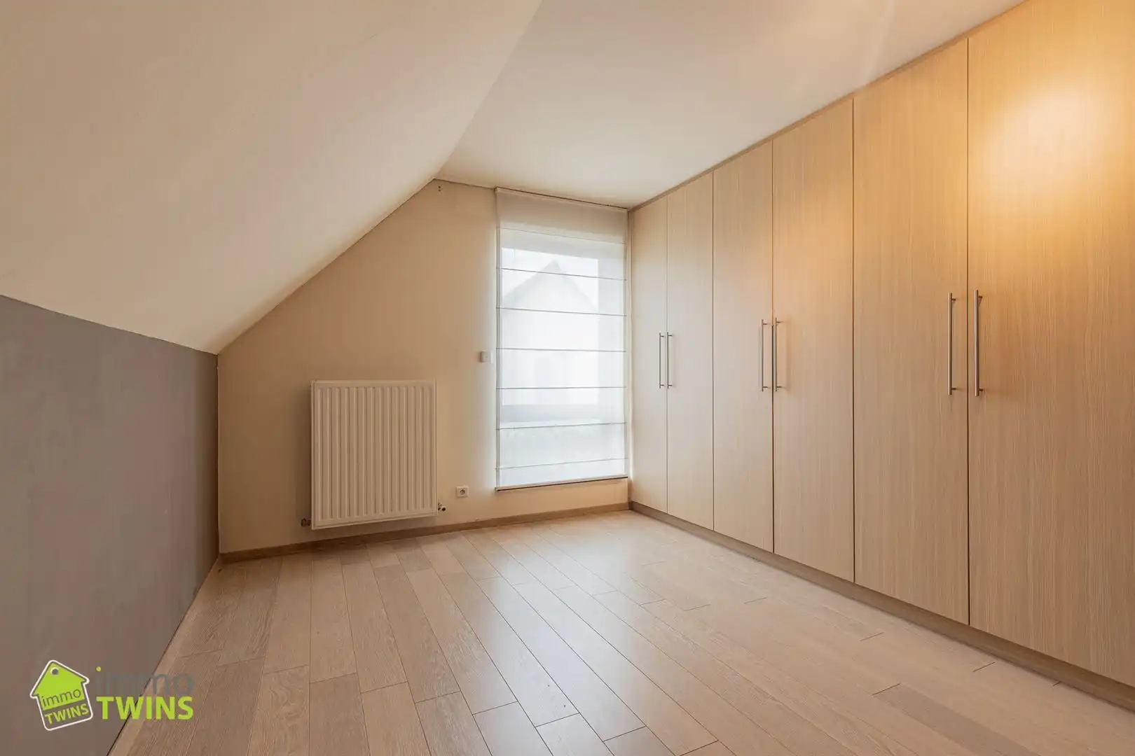 Prachtige instapklare open bebouwing te huur met afgesloten tuin en dubbele garage foto 24