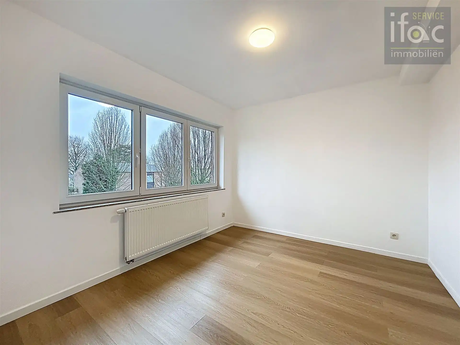 Mooi gerenoveerde woning met 4 slaapkamers en 2 badkamers. foto 8