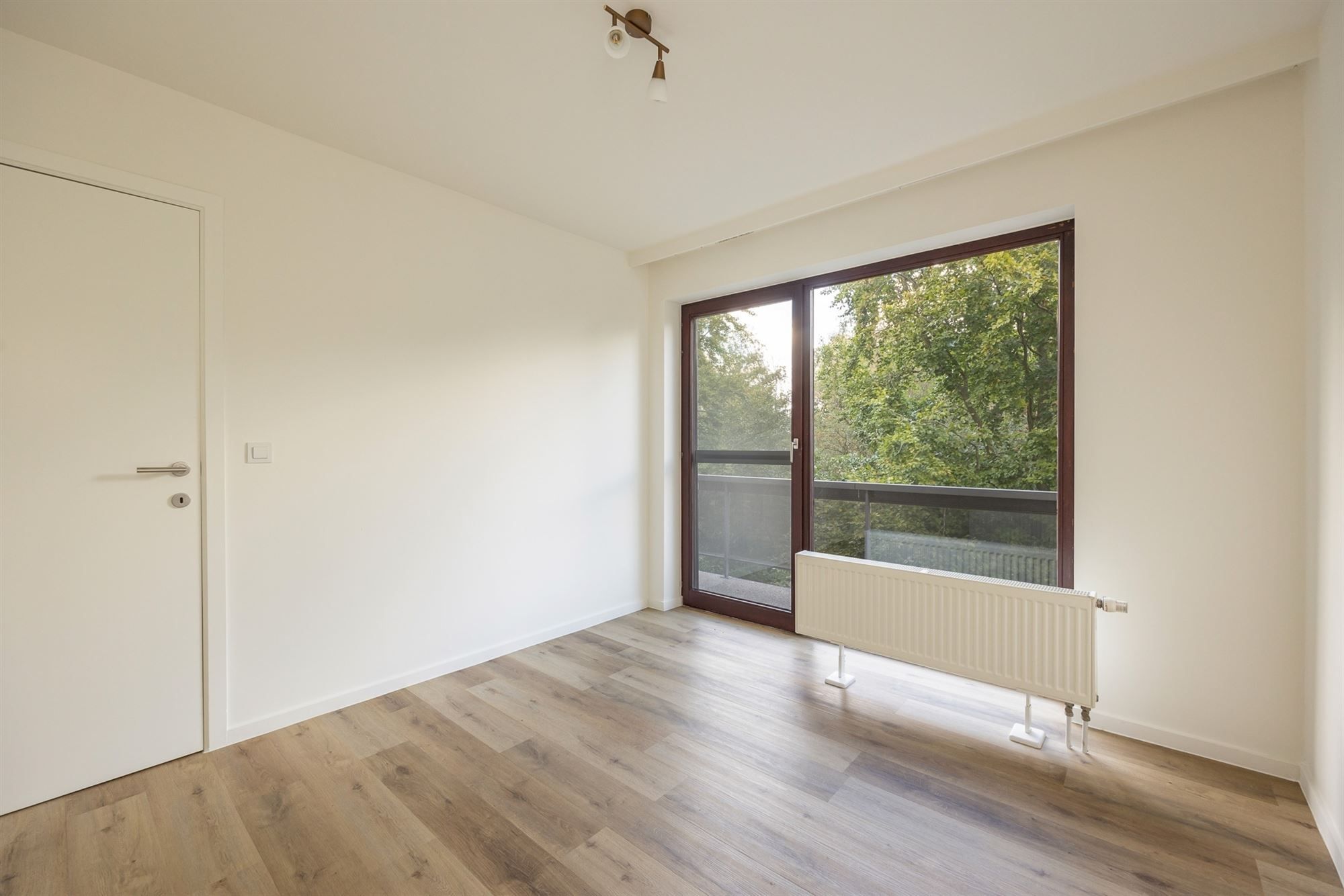 Lichtrijke serviceflat met terras foto 5