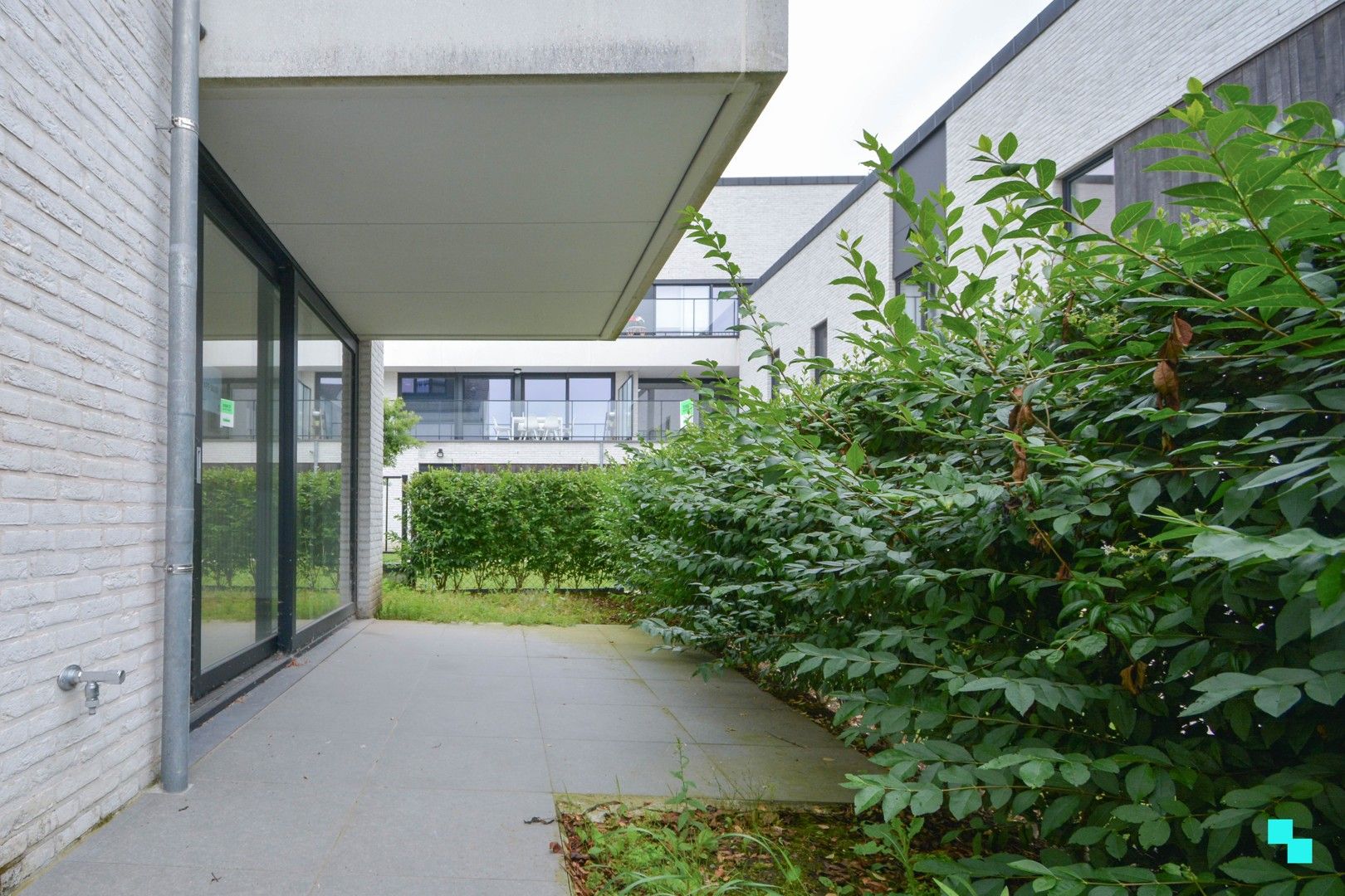 Gelijkvloers nieuwbouw appartement in dorpskern Gits foto 9