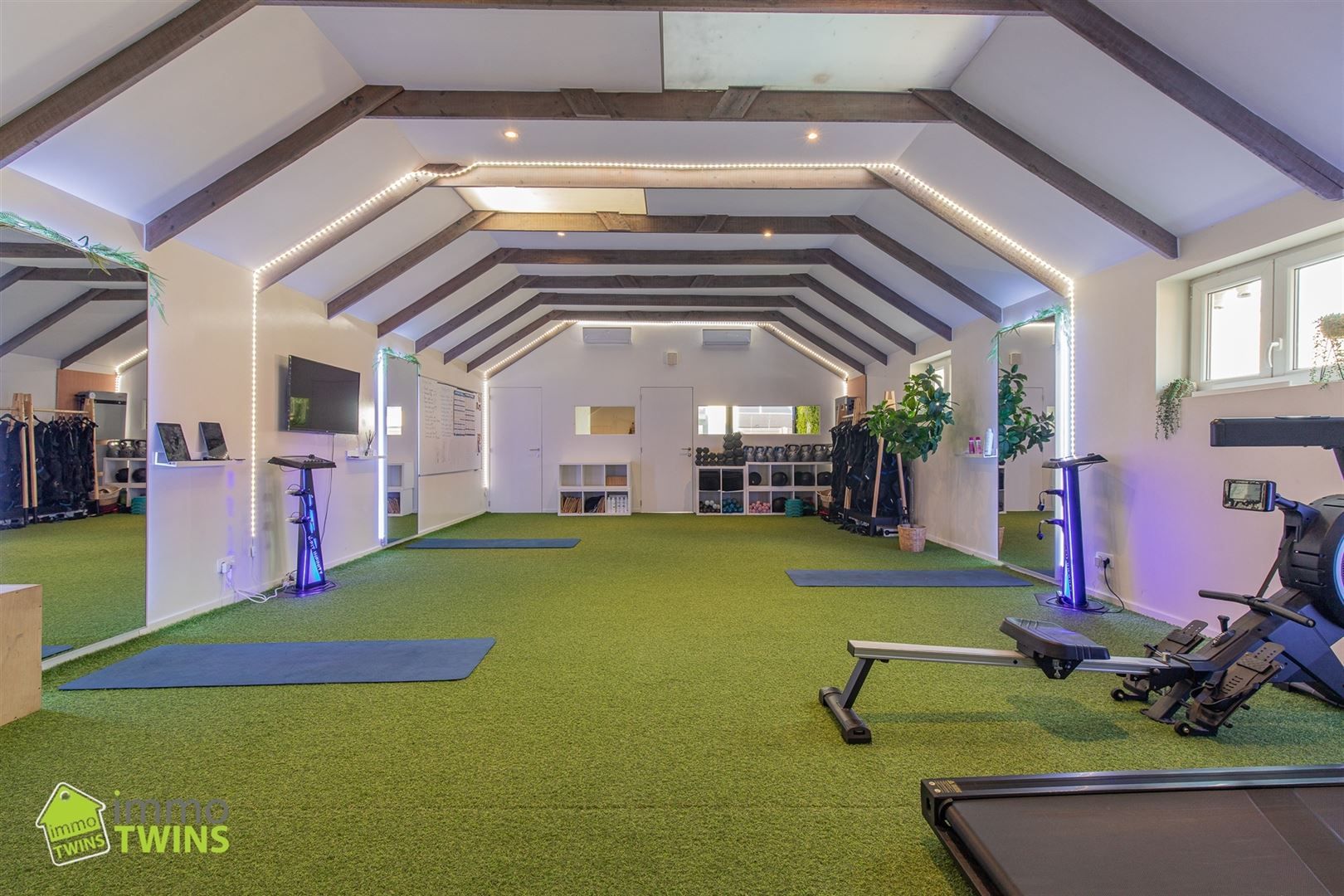 Gerenoveerde woning met loods, oprit en tuin te Grembergen foto 12