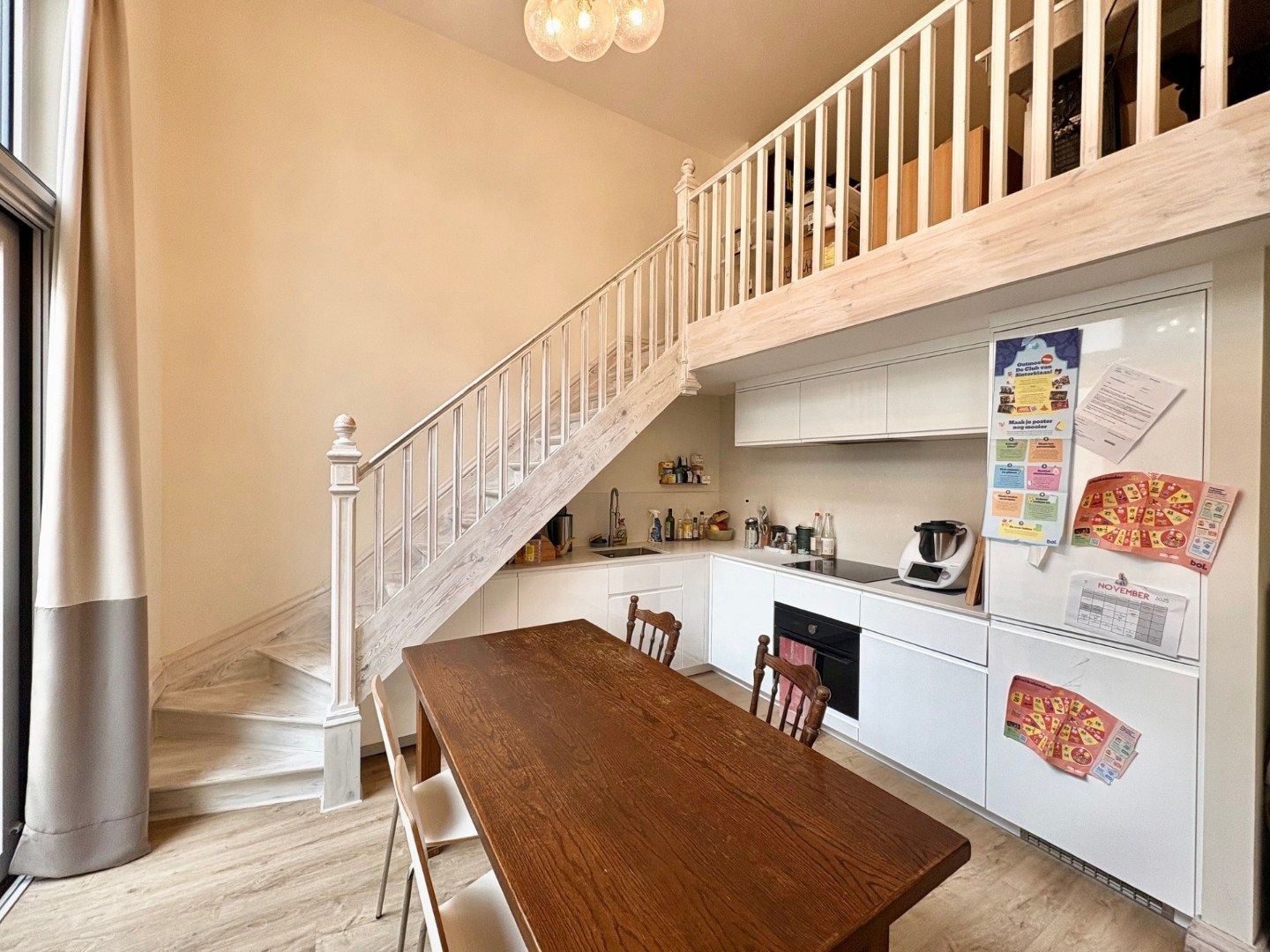 Sfeervol en ruim gelijkvloers 2-slaapkamerappartement met mezzanine foto 2