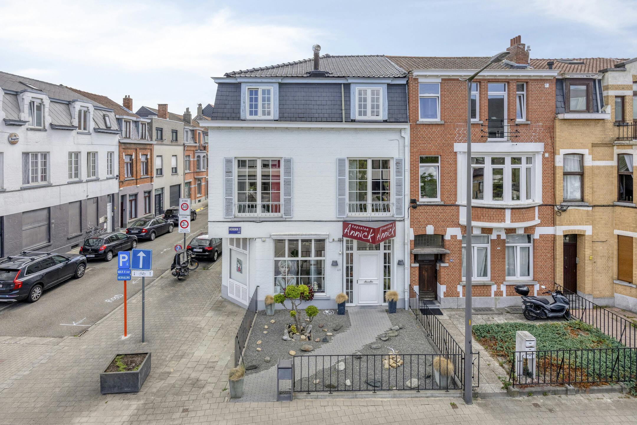 Karaktervolle driegevelwoning met commerciële ruimte in hartje Vilvoorde foto 4