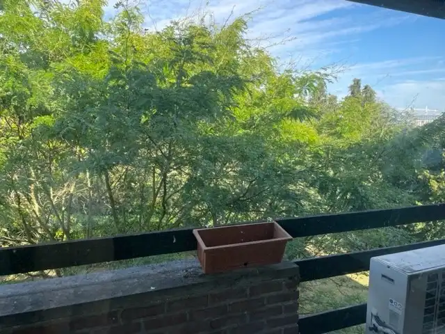 Ruime serviceflat in een groene oase foto {{pictureIndex}}