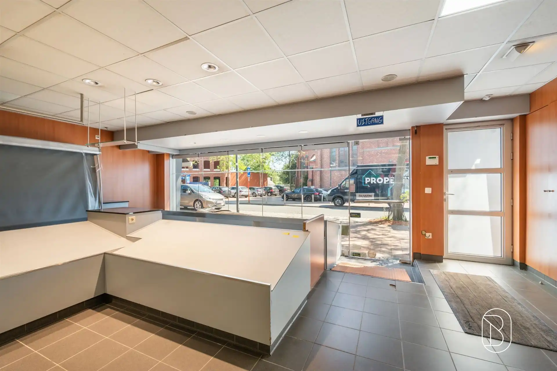 Handelspand met ruime woonst op toplocatie in Hulste foto 3