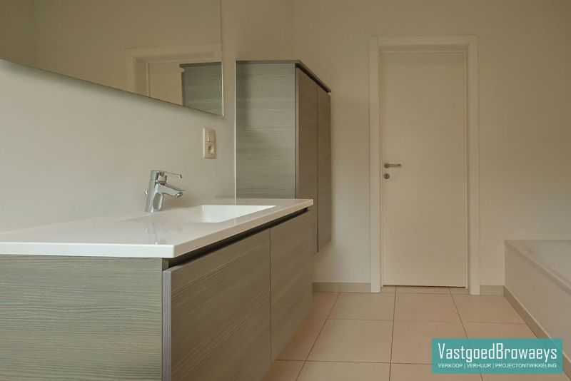 Instapklare ruime rijwoning met 3 slaapkamers foto 20