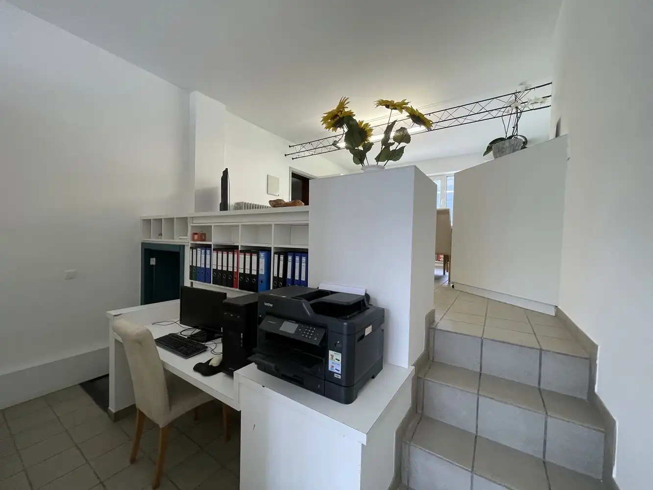 Unieke gerenoveerde woning met 5 slaapkamers en bureau foto 15