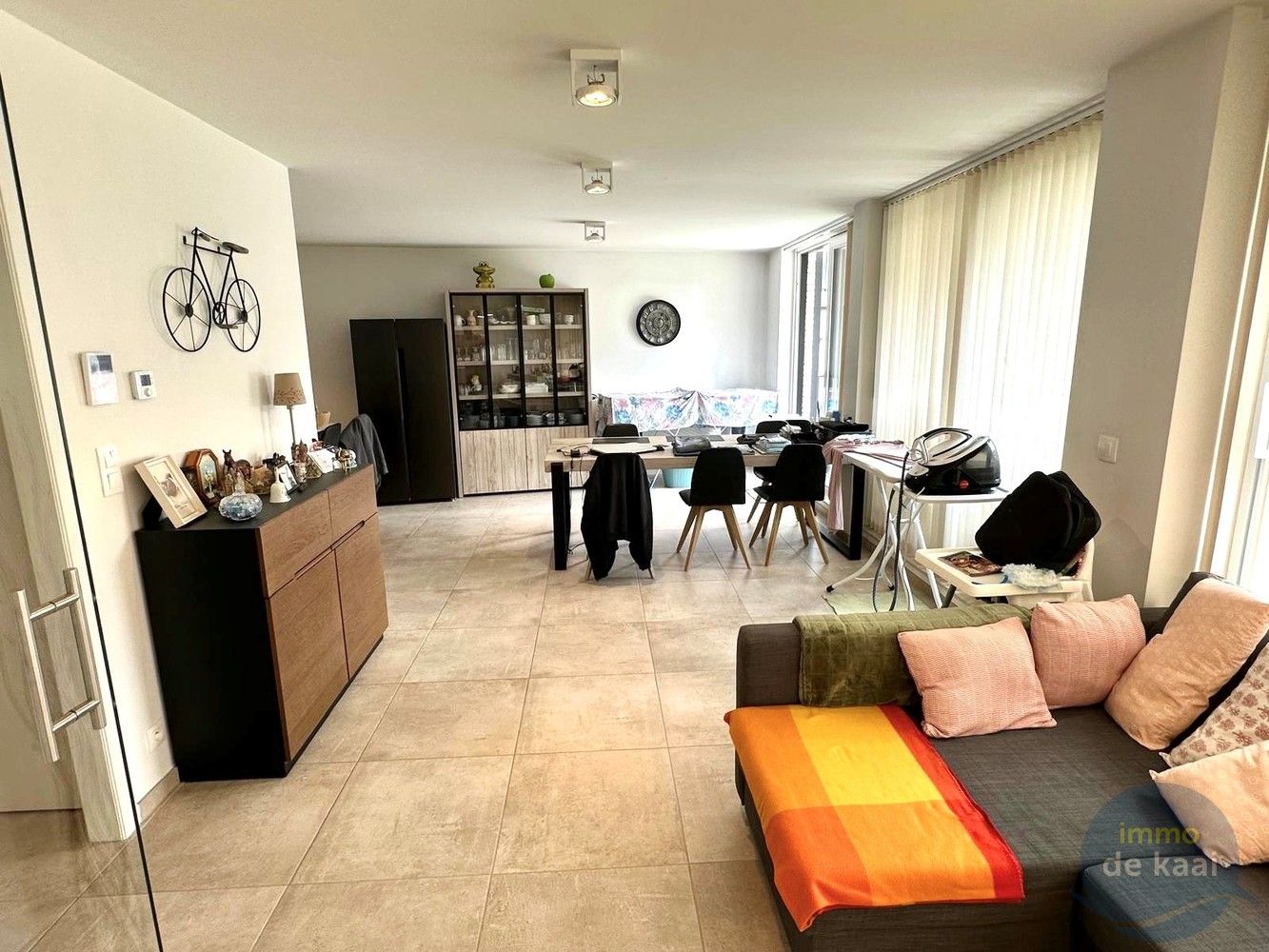 Recent en zonnig gelijkvloers appartement met terras en grote tuin (kunstgras) foto 4
