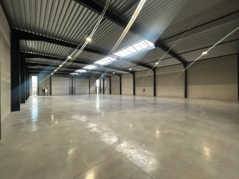 Nieuwbouw KMO-unit van 886 m² – topligging Deinze Noord foto 9