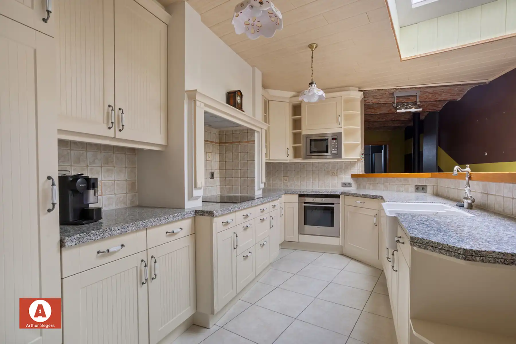 Instapklare HOB met oprit & dubbele garage met zolder. foto 6