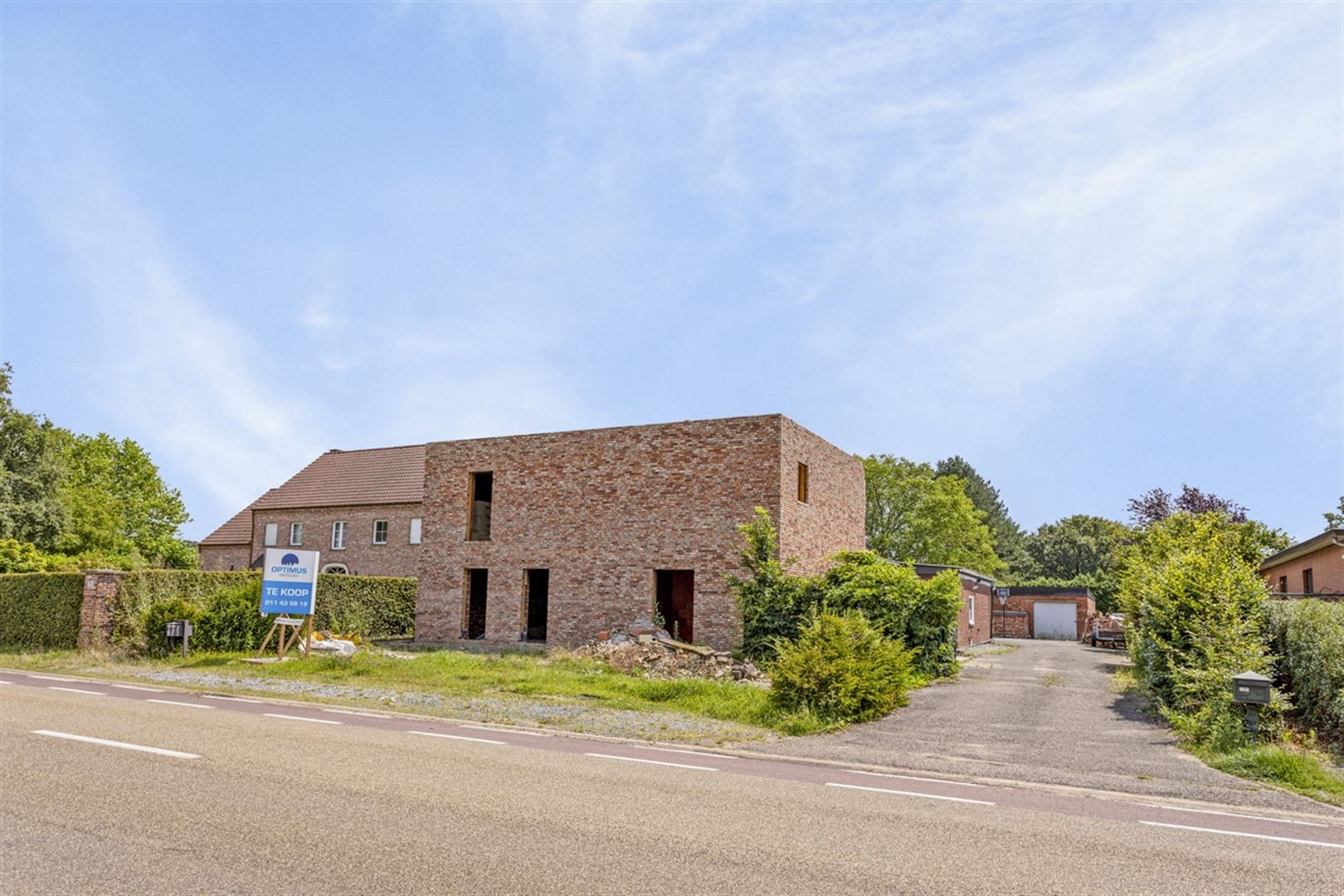 TE KOOP: verder af te werken nieuwbouwwoning (305m²) op 14a13ca! foto 1