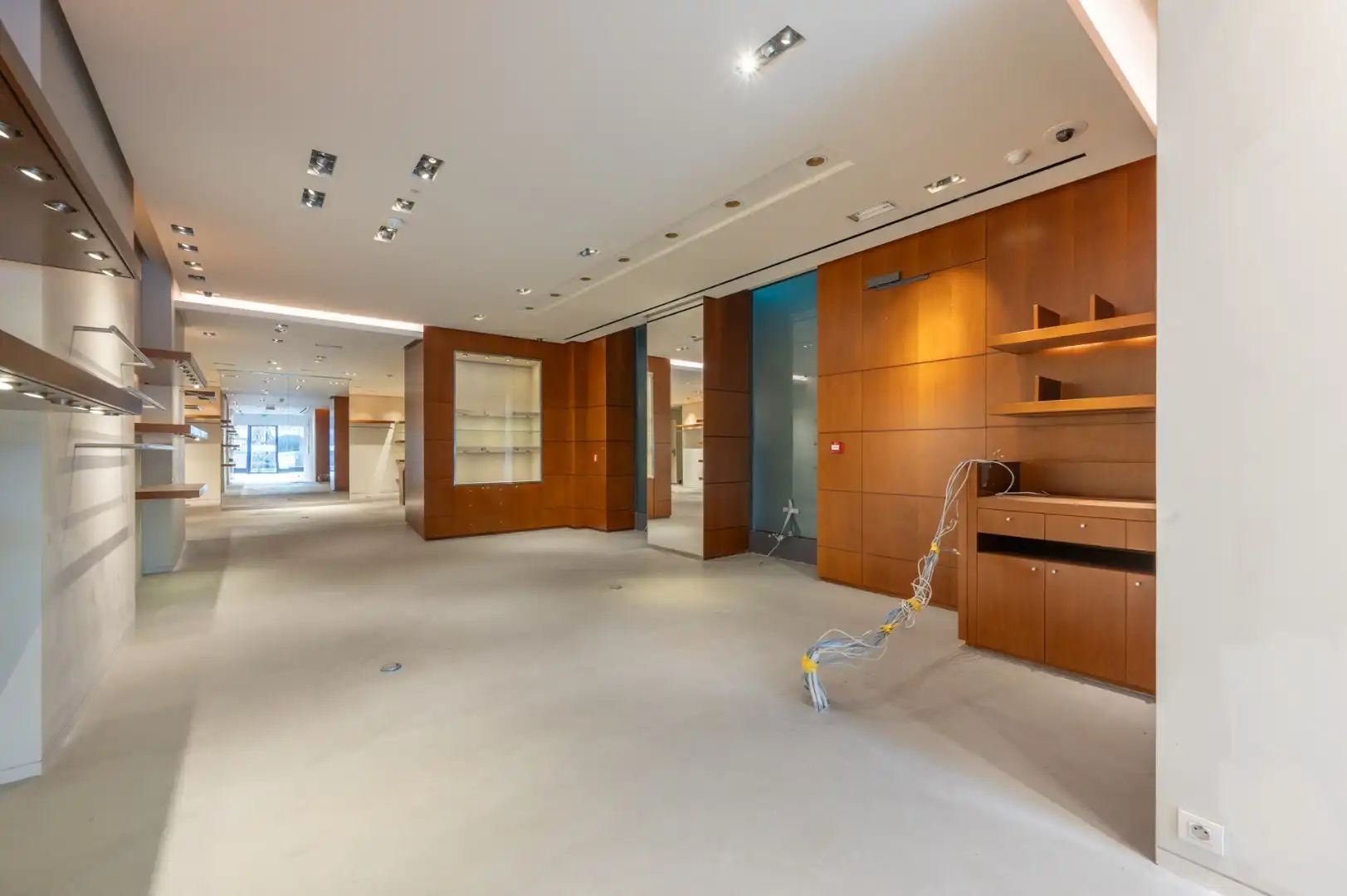 Exclusief handelspand op absolute toplocatie op de Kustlaan foto 8