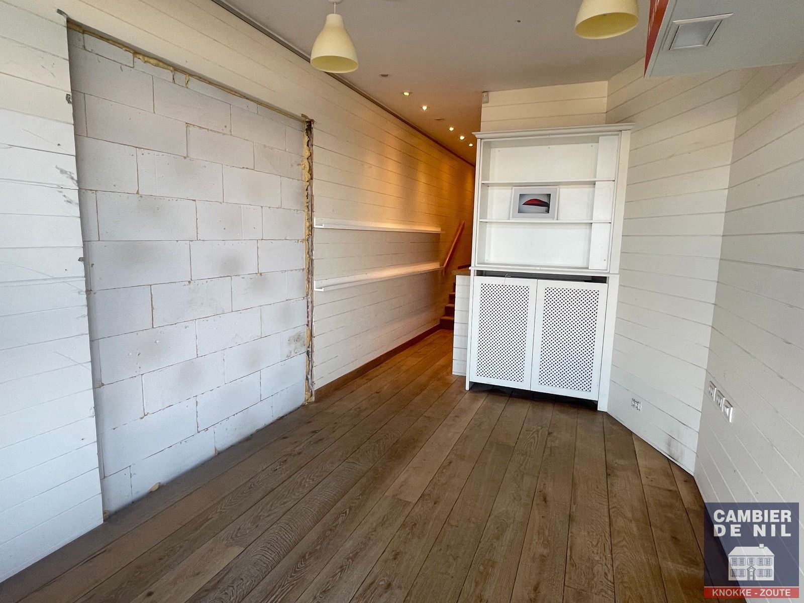 Te huur handelspand op toplocatie – Zeedijk Het Zoute, vlak bij het Albertplein foto 2