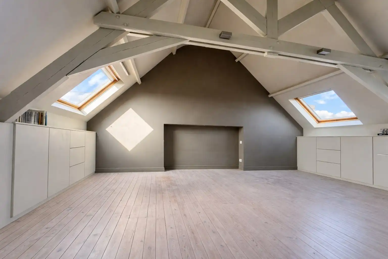 Ruime triplex met 3 slaapkamers in centrum Heist foto 14